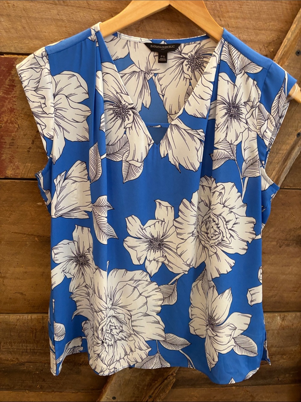 Like new banana republic floral top